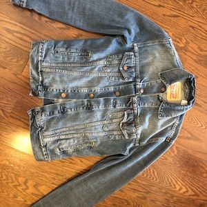Levi’s trucker jacket